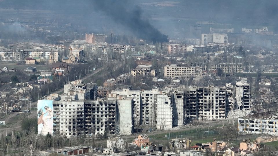 ukraine bao cao giao tranh ac liet tai bakhmut hinh 1