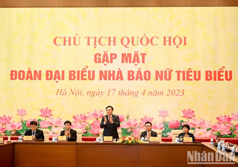 cau lac bo nha bao nu viet nam voi nhieu dong gop tich cuc vao cong cuoc doi moi dat nuoc hinh 1