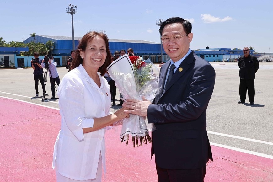 chu tich quoc hoi vuong dinh hue bat dau tham chinh thuc cuba hinh 2