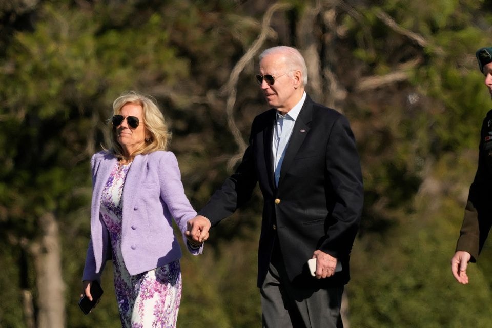vo chong tong thong biden bao cao thu nhap 580000 usd vao nam 2022 hinh 1