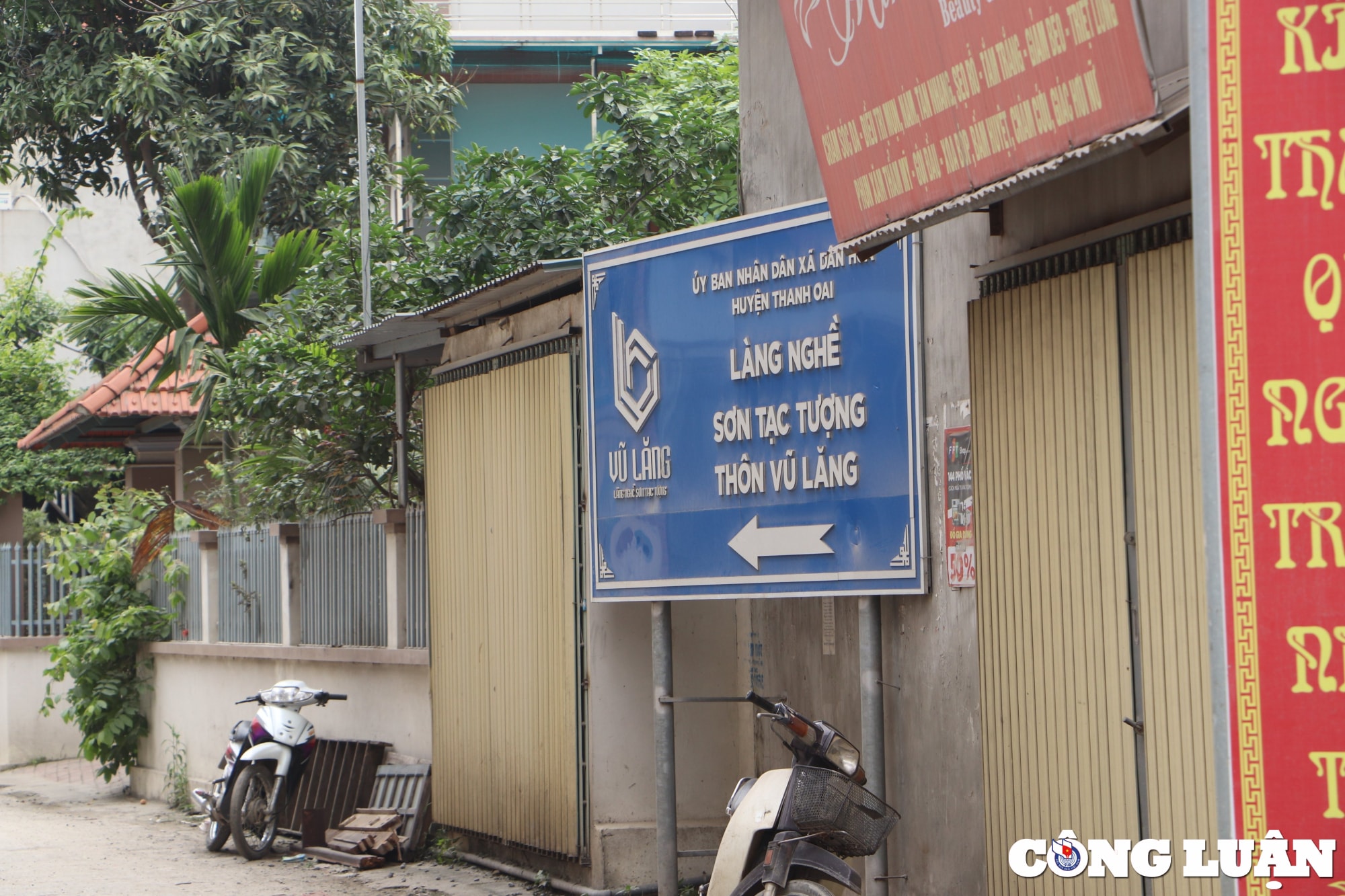doc dao ngoi lang 400 nam giu gin nghe thoi hon vao nhung pho tuong go hinh 1