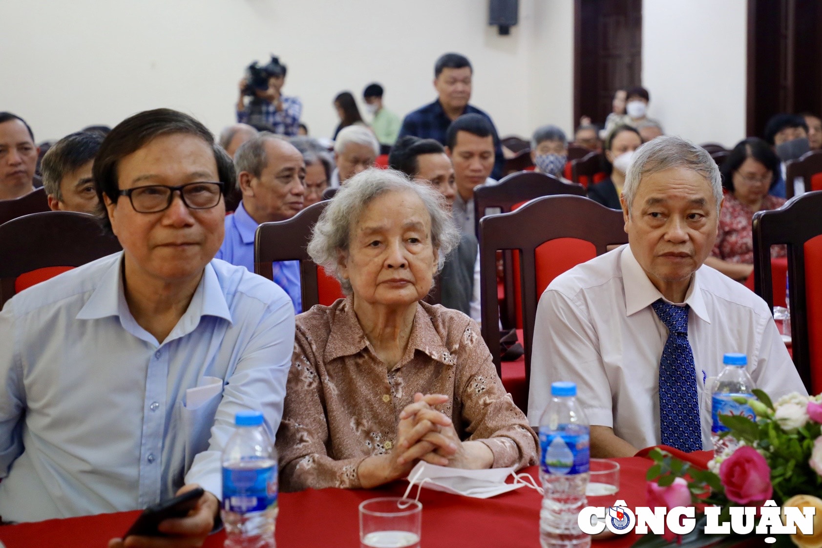 le ky niem 130 nam ngay sinh nha van ngo tat to hinh 3