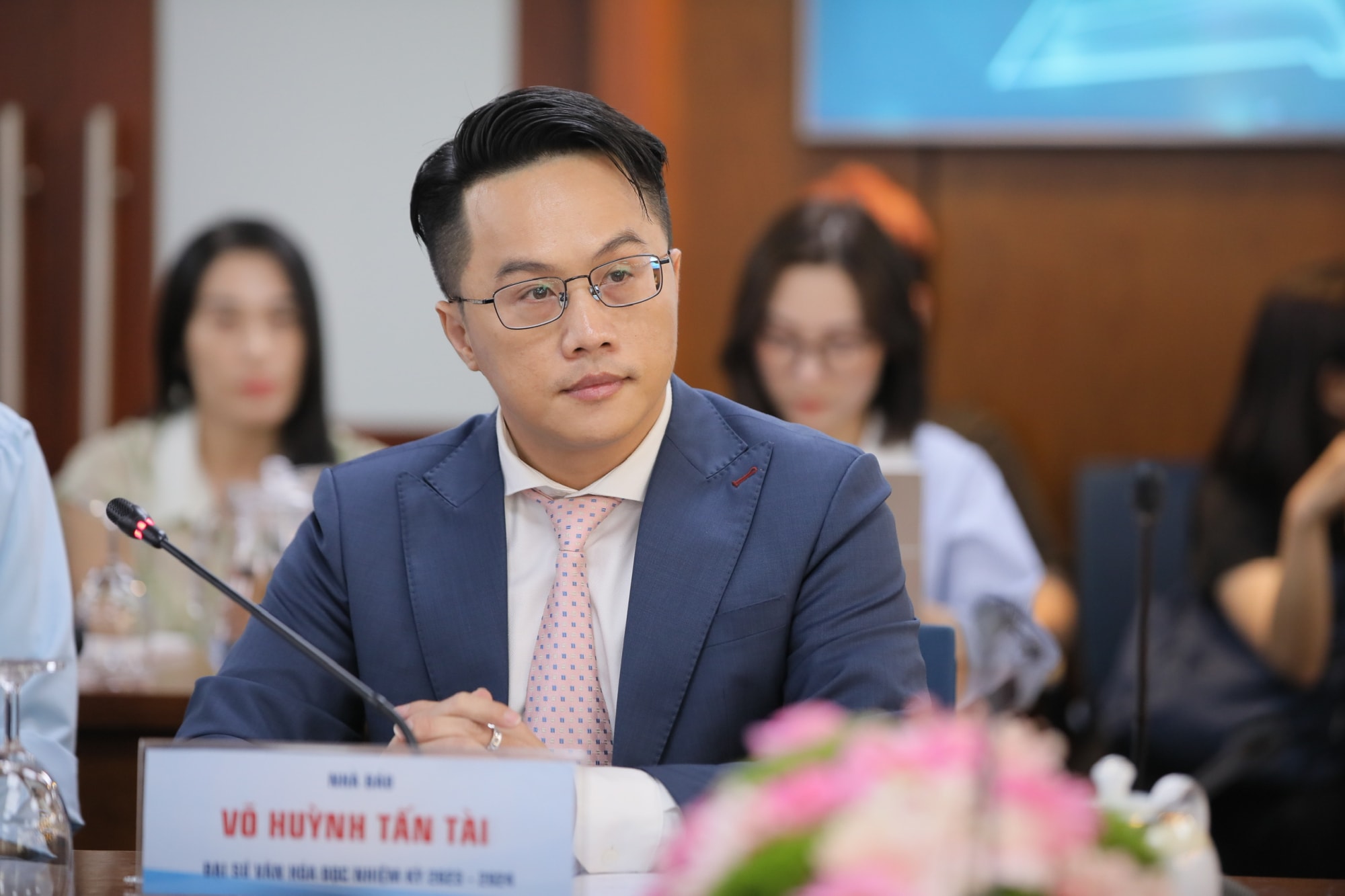nha bao mc vo huynh tan tai muon noi hay phai ren viet tot de viet tot thi nen doc nhieu hinh 4