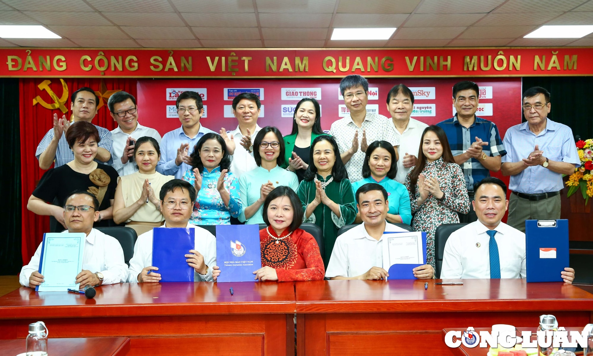 van hoa phai tu moi nguoi lam bao xay dung van hoa la xay dung con nguoi hinh 4