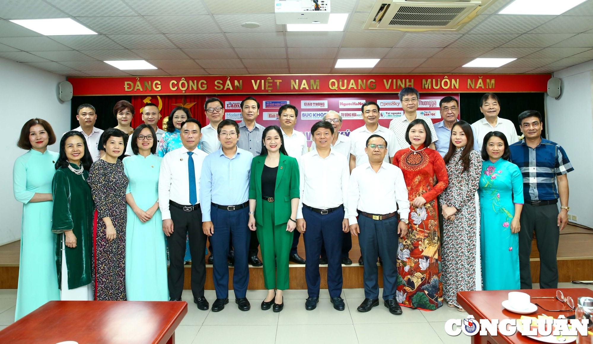 van hoa phai tu moi nguoi lam bao xay dung van hoa la xay dung con nguoi hinh 7