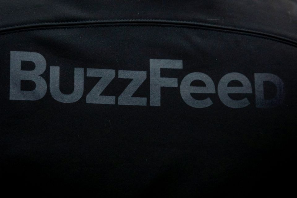 buzzfeed bat ngo khai tu mang tin tuc hinh 1