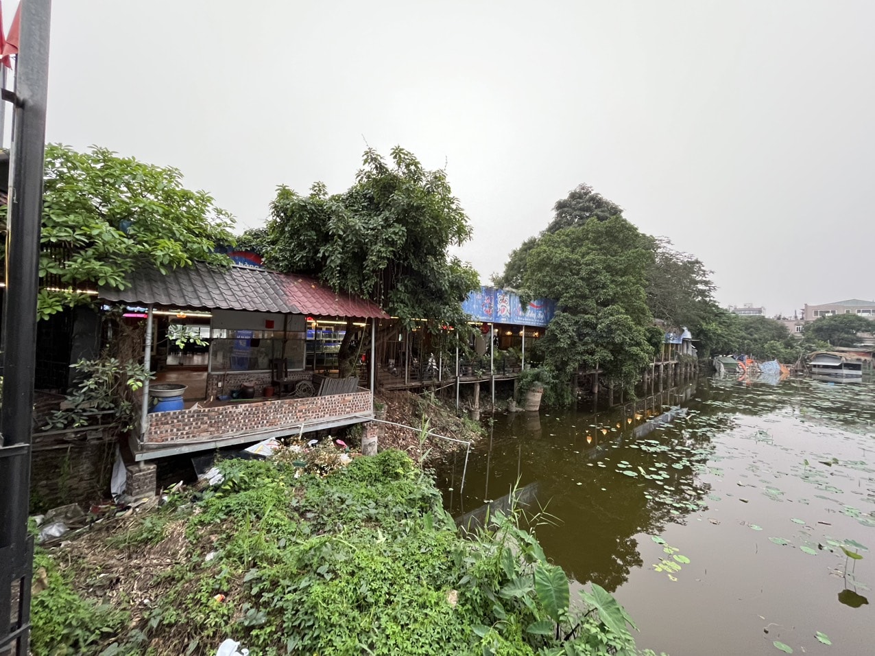 tay ho ha noi nguoi dan keu cuu truoc quyet dinh cuong che cua ubnd phuong quang an hinh 2