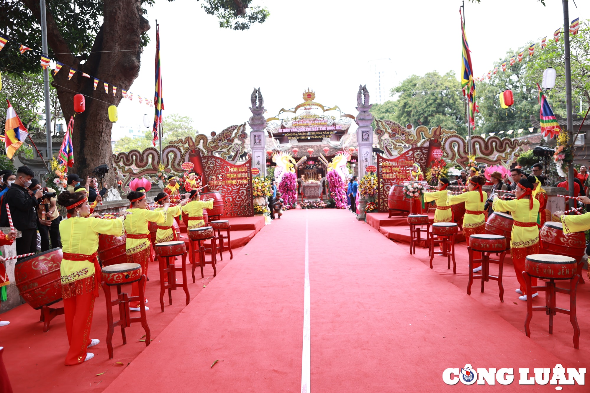 ha noi hang nghin nguoi dan ve tray hoi chua lang quan dong da hinh 14