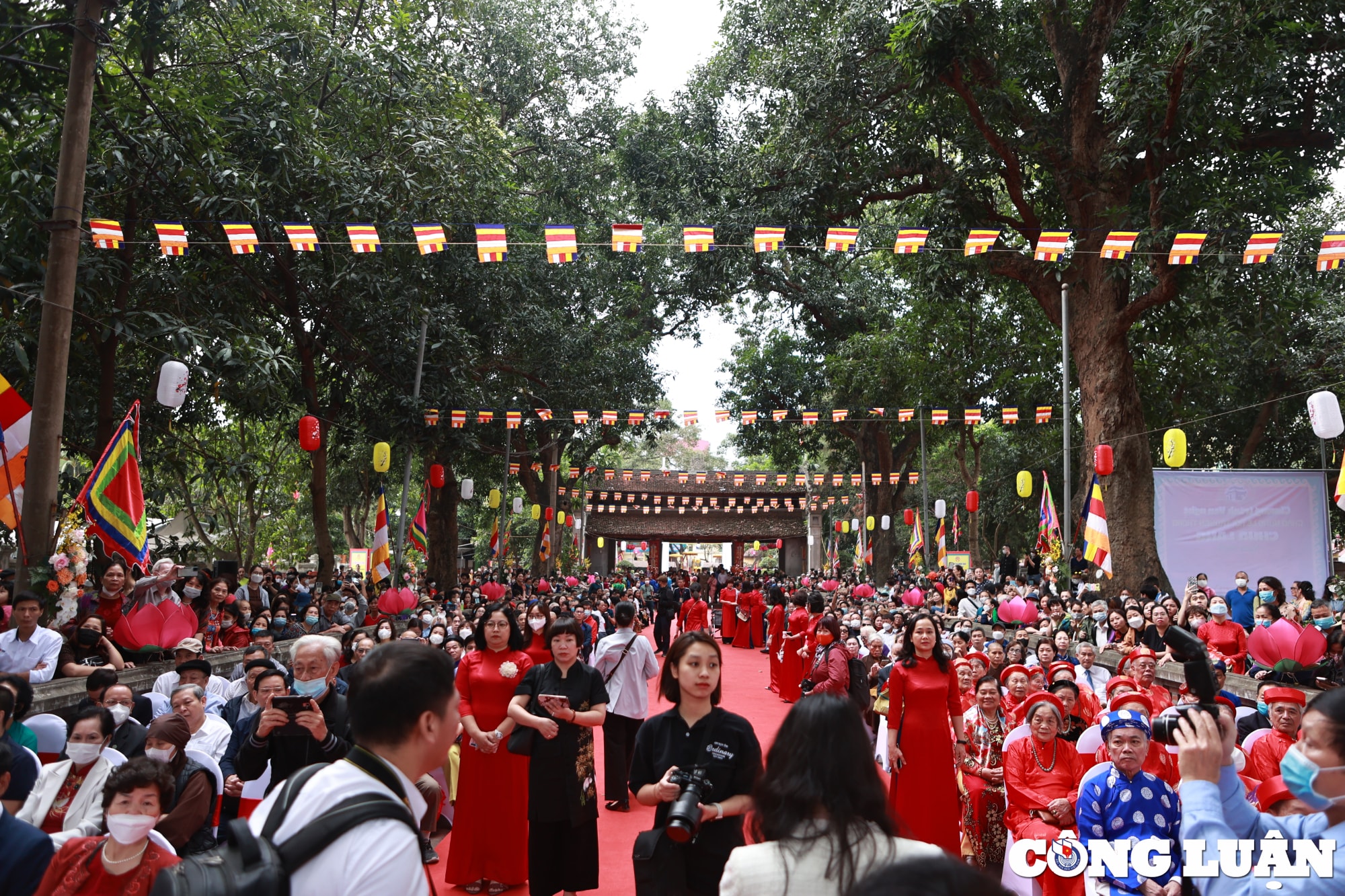 ha noi hang nghin nguoi dan ve tray hoi chua lang quan dong da hinh 15