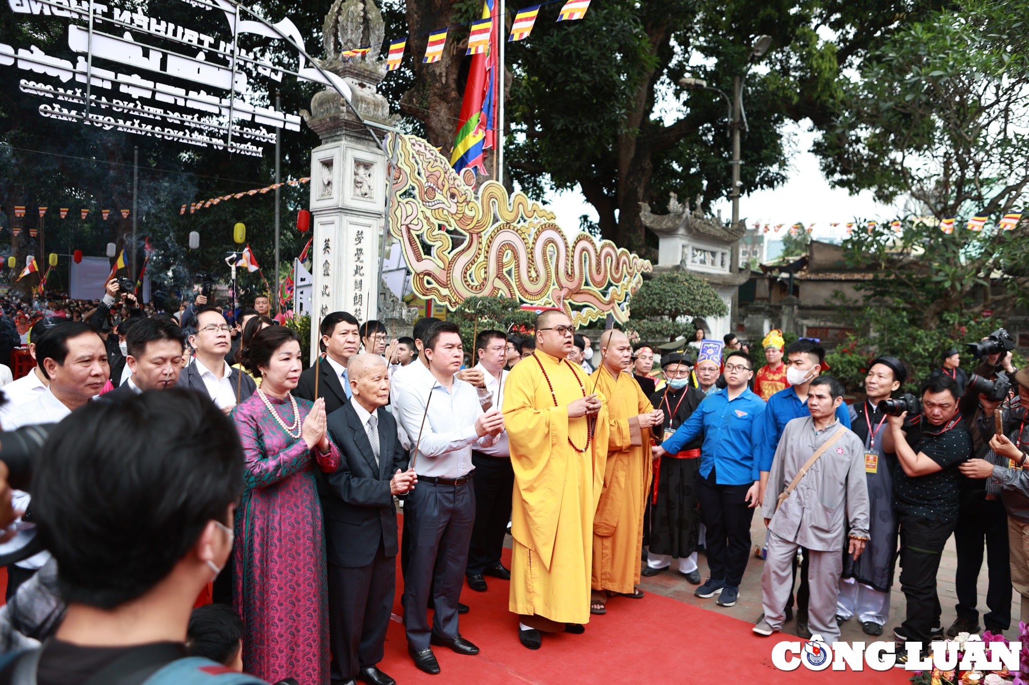 ha noi hang nghin nguoi dan ve tray hoi chua lang quan dong da hinh 16