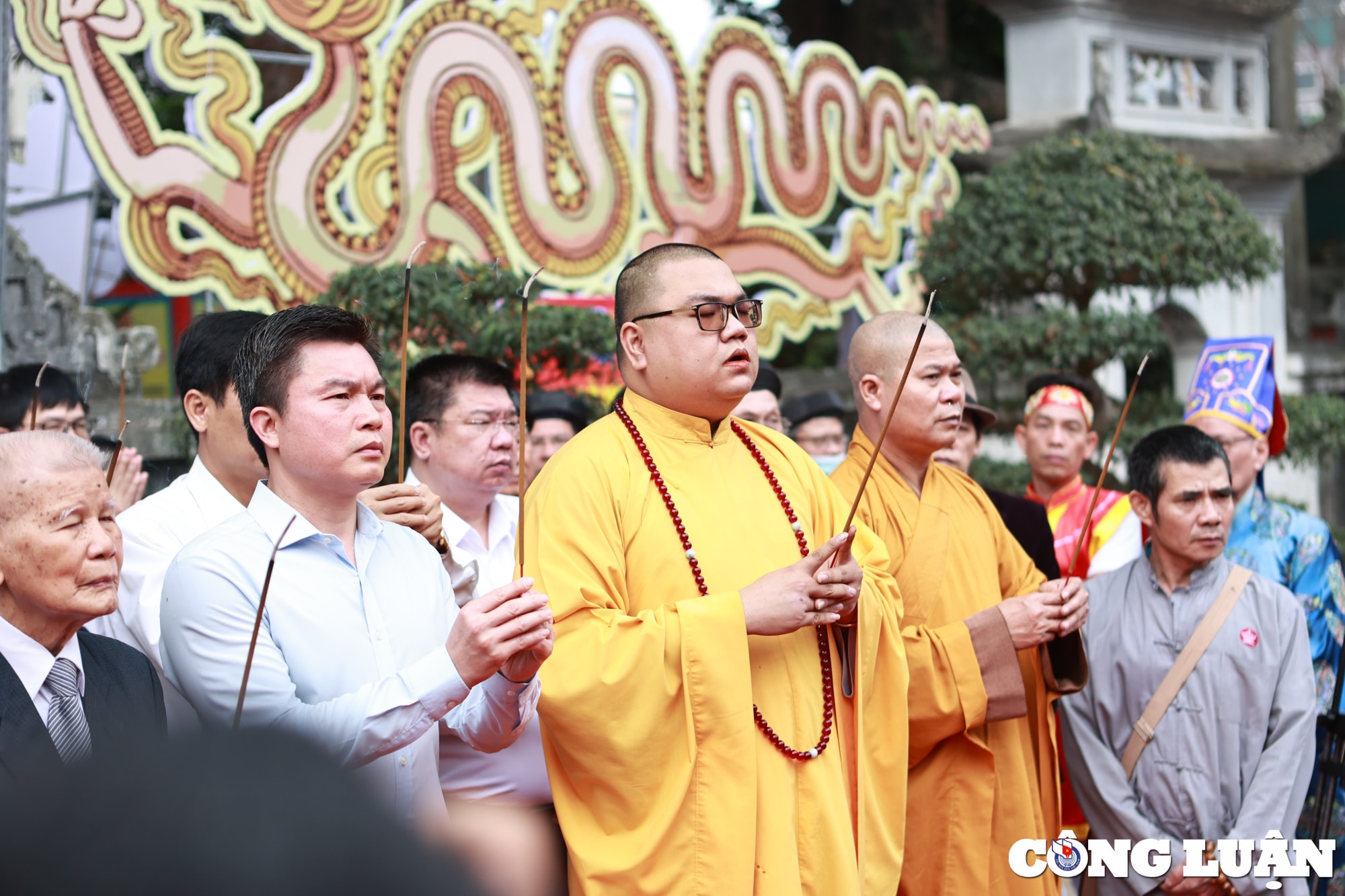 ha noi hang nghin nguoi dan ve tray hoi chua lang quan dong da hinh 17