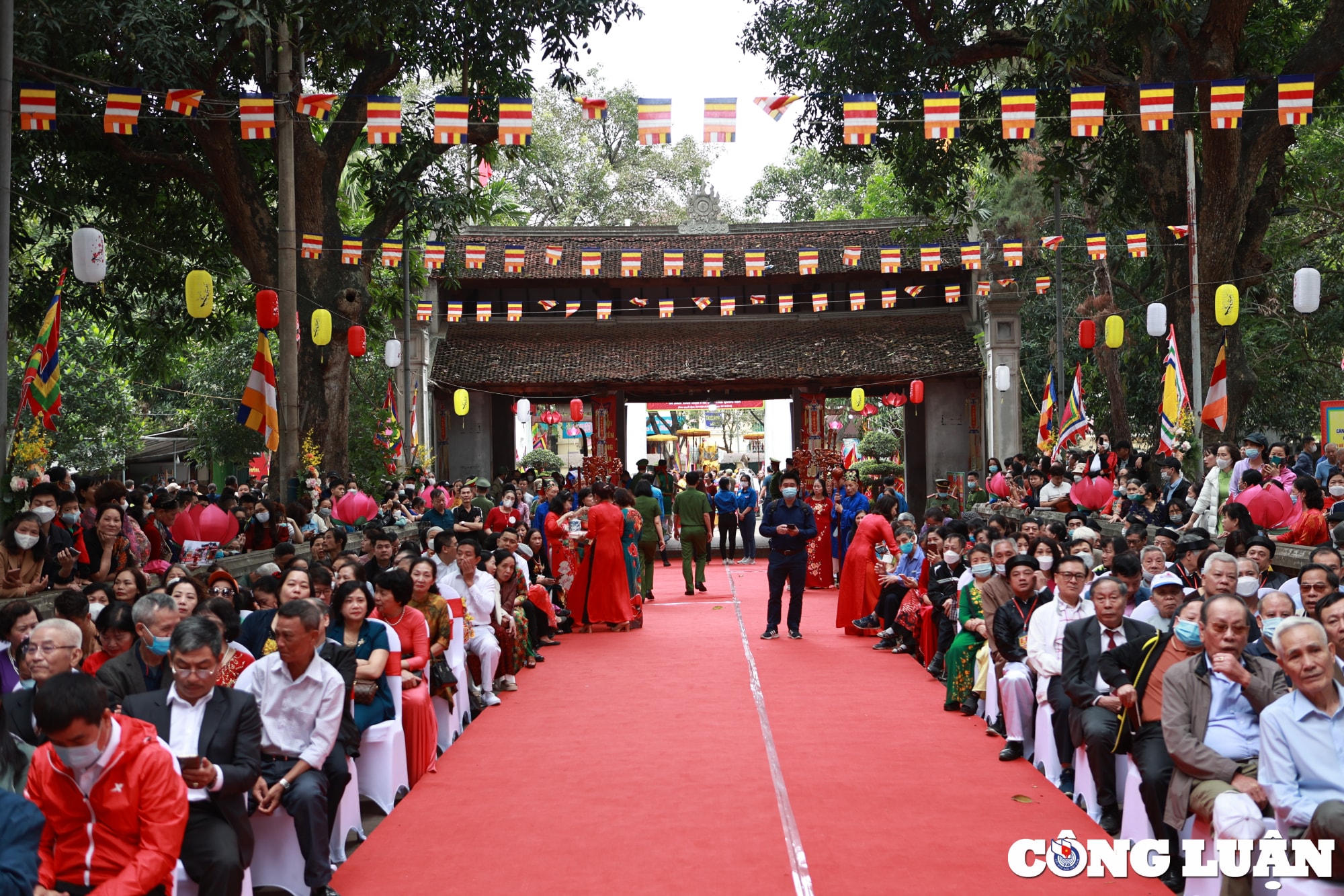 ha noi hang nghin nguoi dan ve tray hoi chua lang quan dong da hinh 13