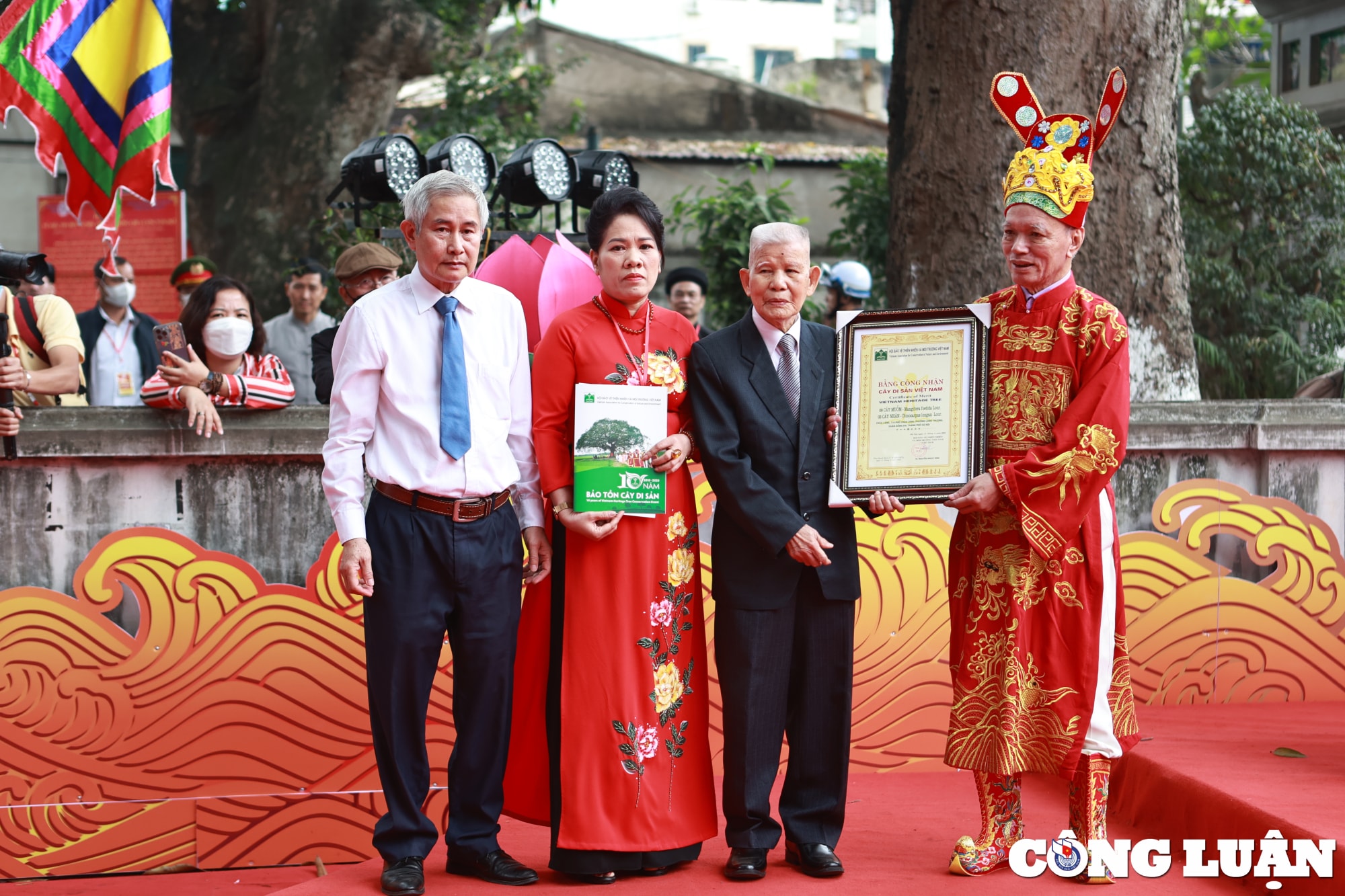 ha noi hang nghin nguoi dan ve tray hoi chua lang quan dong da hinh 2