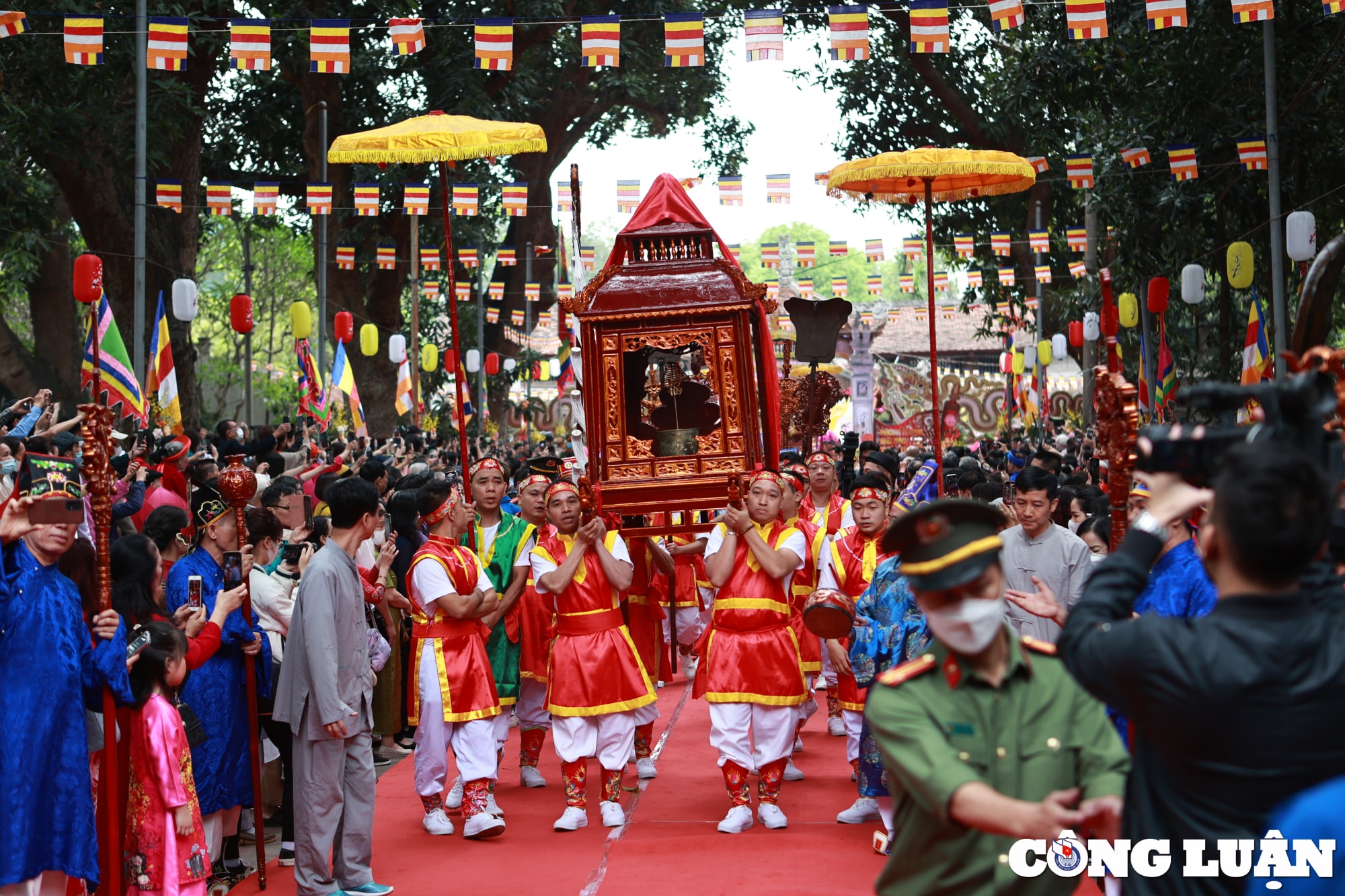 ha noi hang nghin nguoi dan ve tray hoi chua lang quan dong da hinh 9