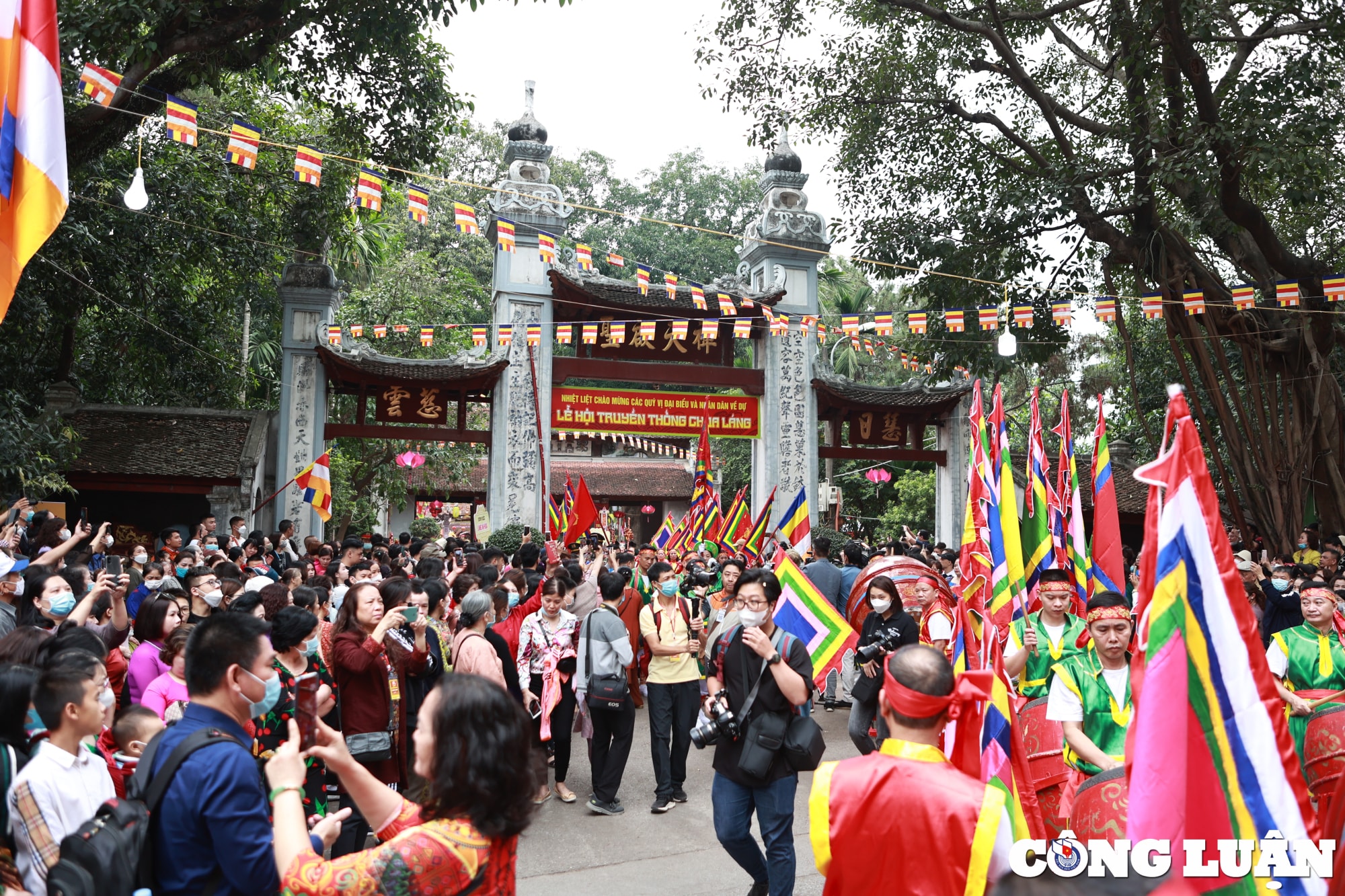 ha noi hang nghin nguoi dan ve tray hoi chua lang quan dong da hinh 10