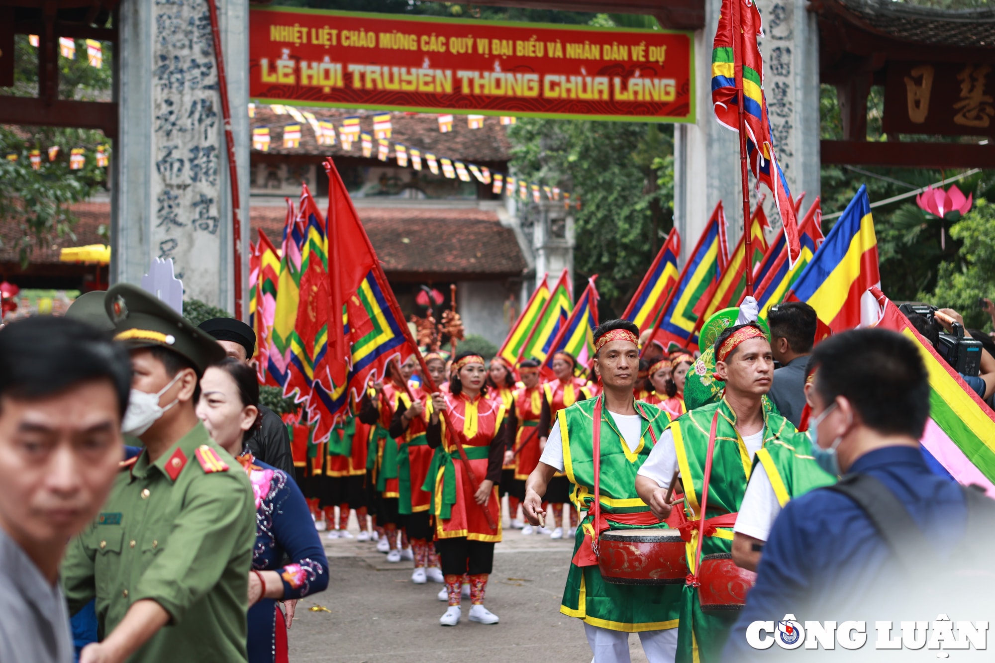 ha noi hang nghin nguoi dan ve tray hoi chua lang quan dong da hinh 7