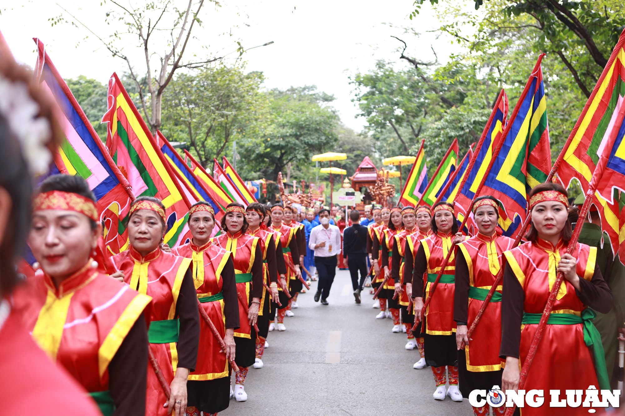 ha noi hang nghin nguoi dan ve tray hoi chua lang quan dong da hinh 6