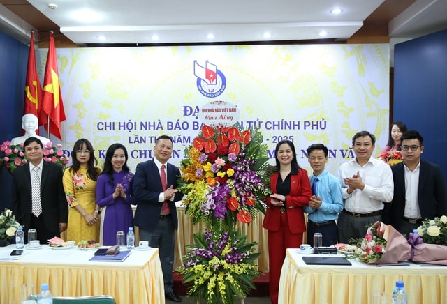 tich cuc doi moi cung cap thong tin day du kip thoi chinh xac ve chu truong duong loi cua dang nha nuoc hinh 3