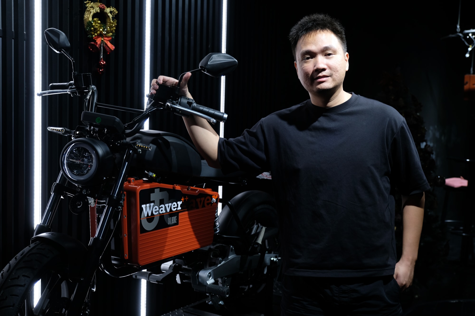 ceo dat bike va bai toan con ga  qua trung khi dua xe may dien ve viet nam hinh 2