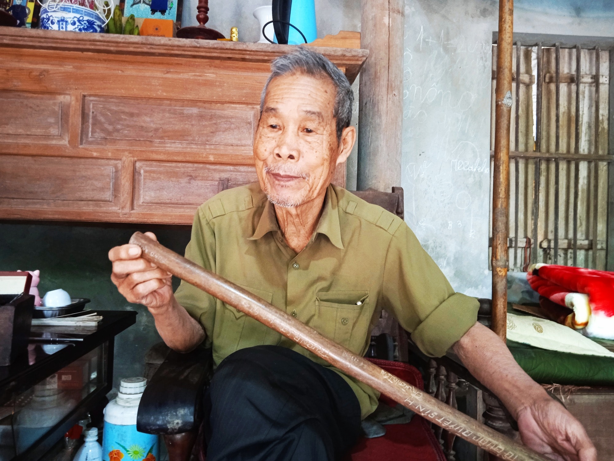 chiec gay truong son hon nua the ky van cang tran suc song hinh 2