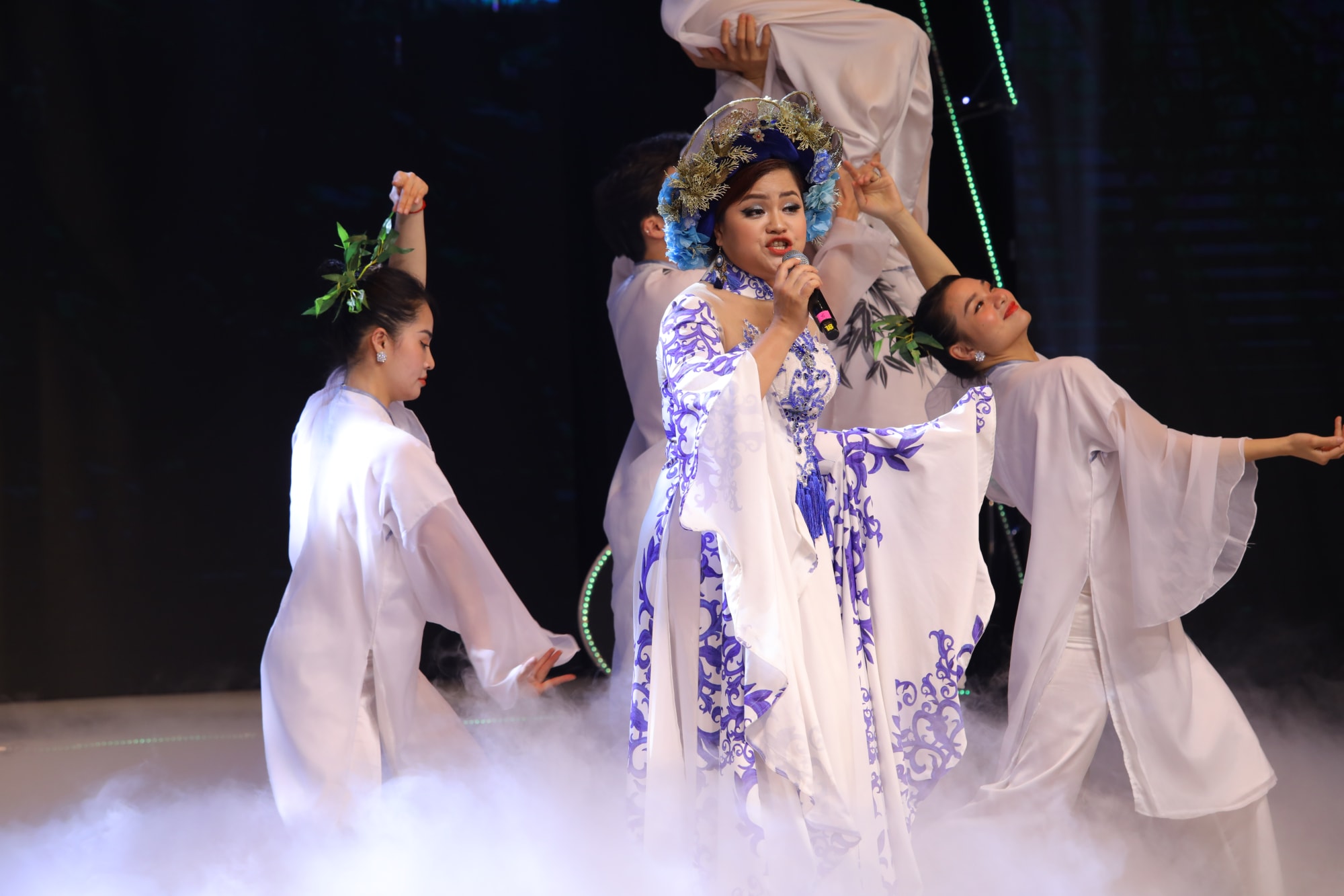 ngan vang tieng hat tu hao nguoi lam bao hinh 2