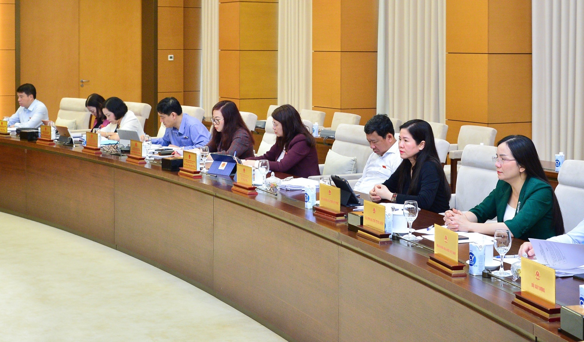 uy ban thuong vu quoc hoi thao luan cac noi dung lon du kien se trinh quoc hoi tai ky hop thu 5 hinh 3