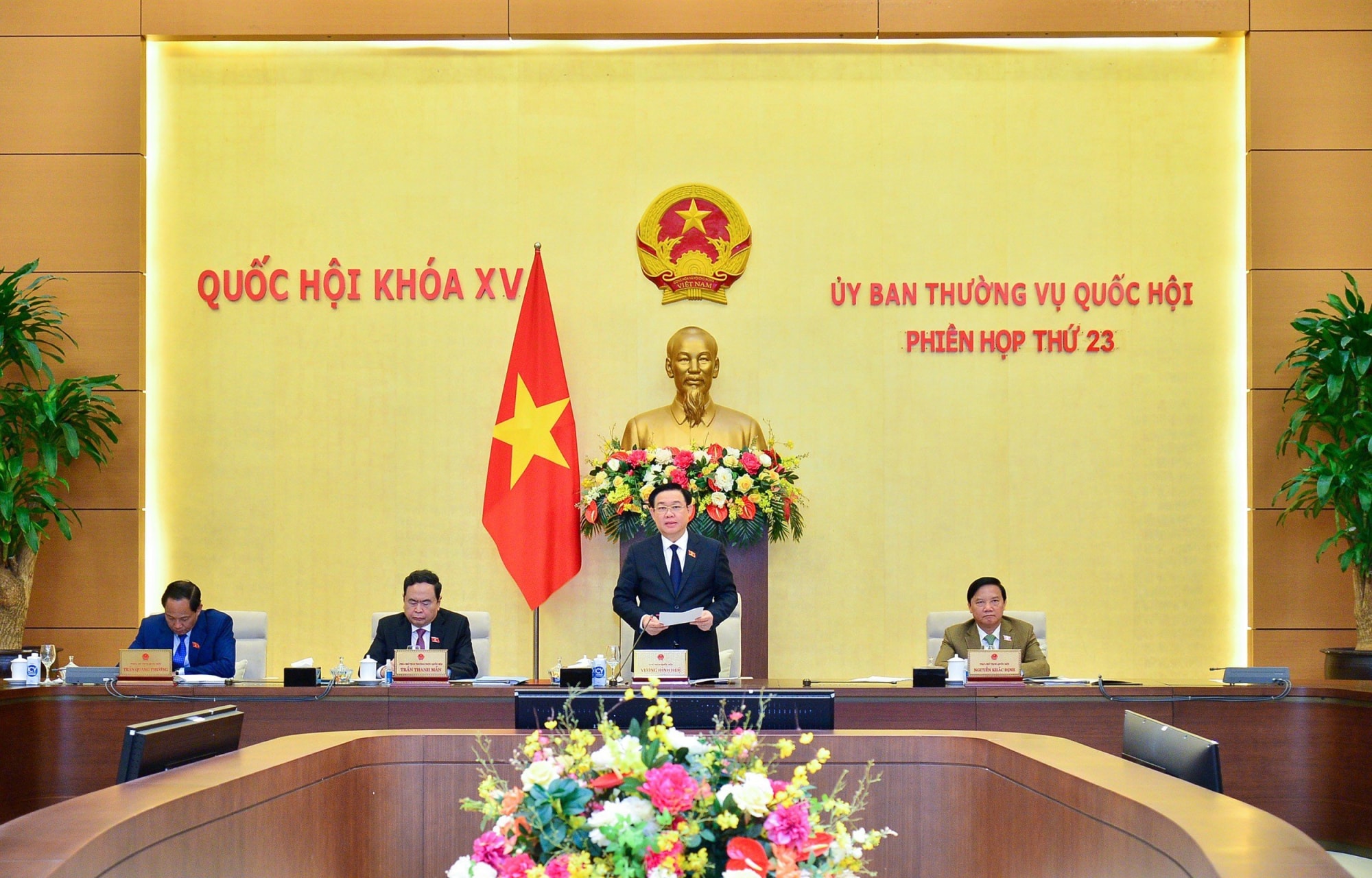 uy ban thuong vu quoc hoi thao luan cac noi dung lon du kien se trinh quoc hoi tai ky hop thu 5 hinh 1