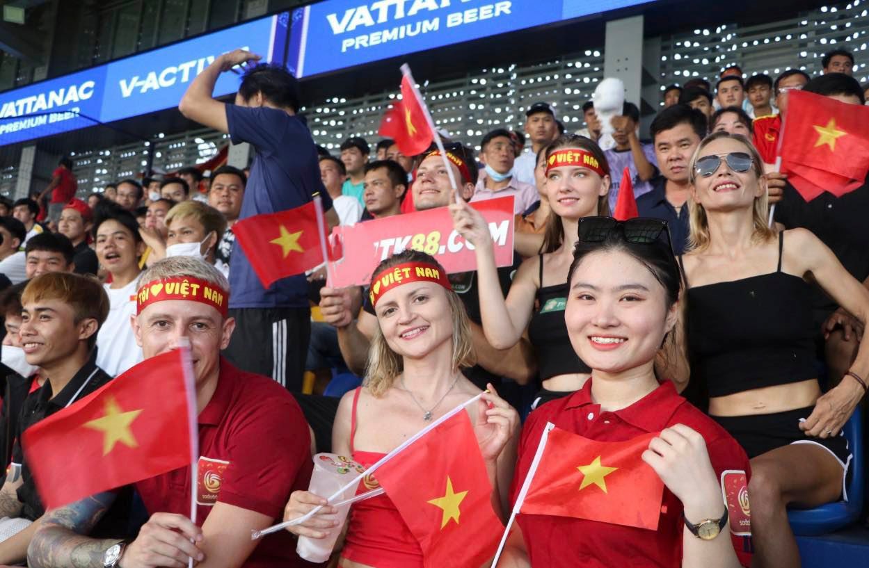 can canh nhung co dong vien xinh dep tiep lua cho doi u22 viet nam hinh 3
