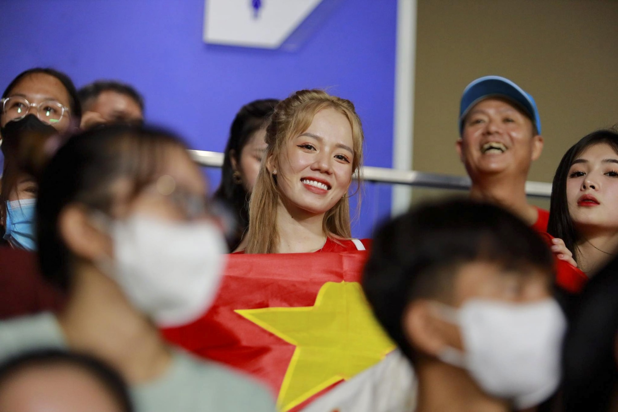 can canh nhung co dong vien xinh dep tiep lua cho doi u22 viet nam hinh 6