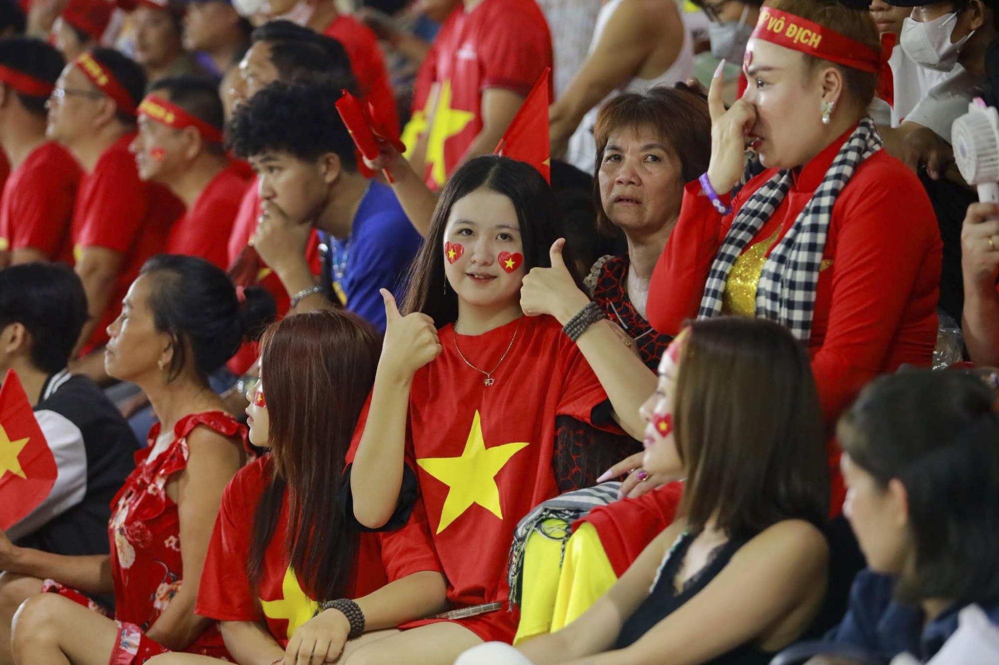 can canh nhung co dong vien xinh dep tiep lua cho doi u22 viet nam hinh 2