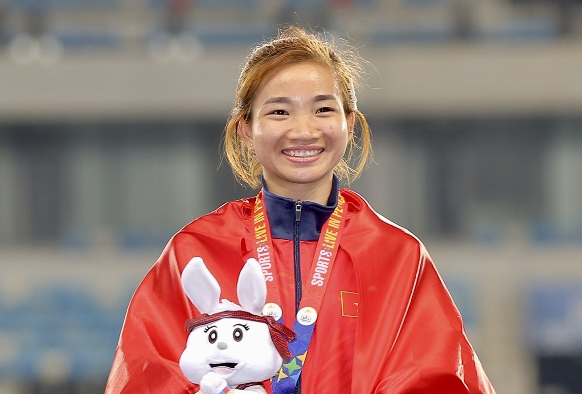 gianh 4 huy chuong vang tai sea games 32 nguyen thi oanh nhan duoc bao tien thuong hinh 1
