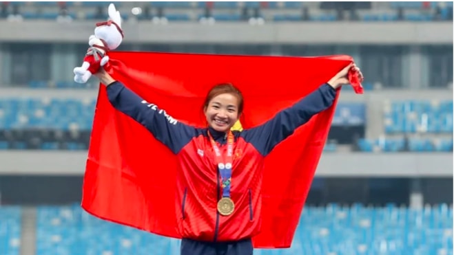 gianh 4 huy chuong vang tai sea games 32 nguyen thi oanh nhan duoc bao tien thuong hinh 2