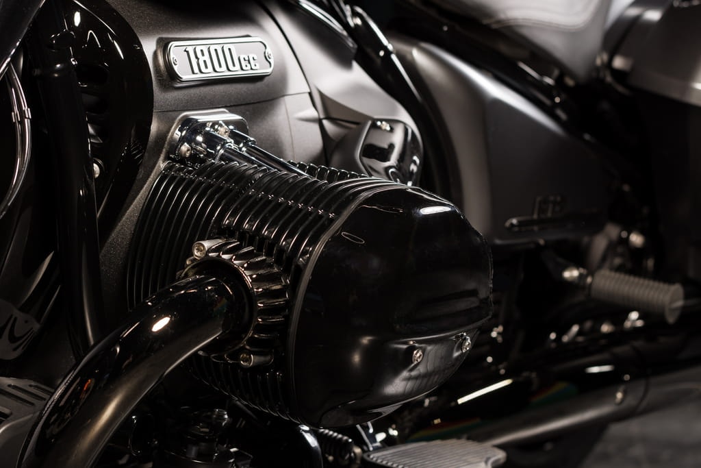 bmw trinh lang r 18 roctane bien the lai giua bagger va cruiser hinh 8