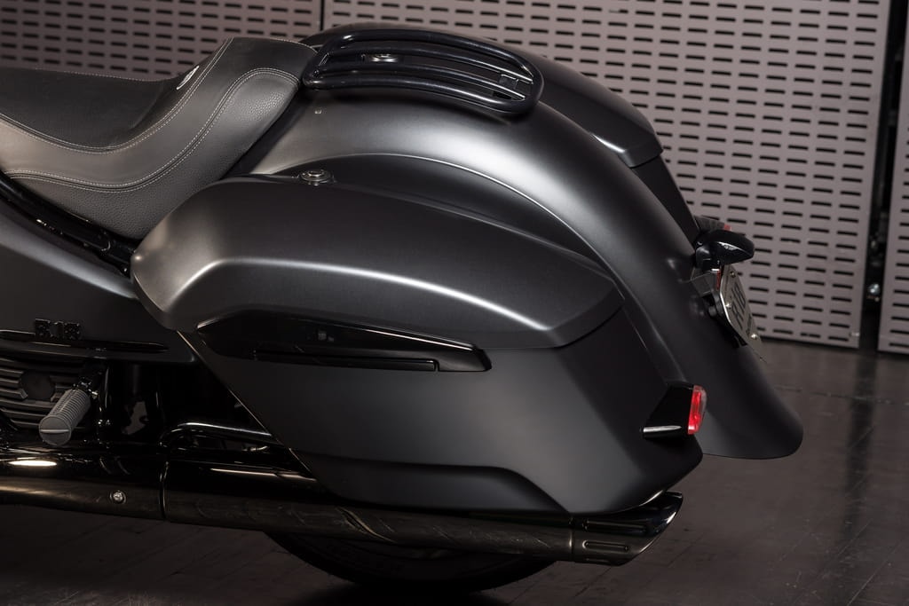 bmw trinh lang r 18 roctane bien the lai giua bagger va cruiser hinh 6
