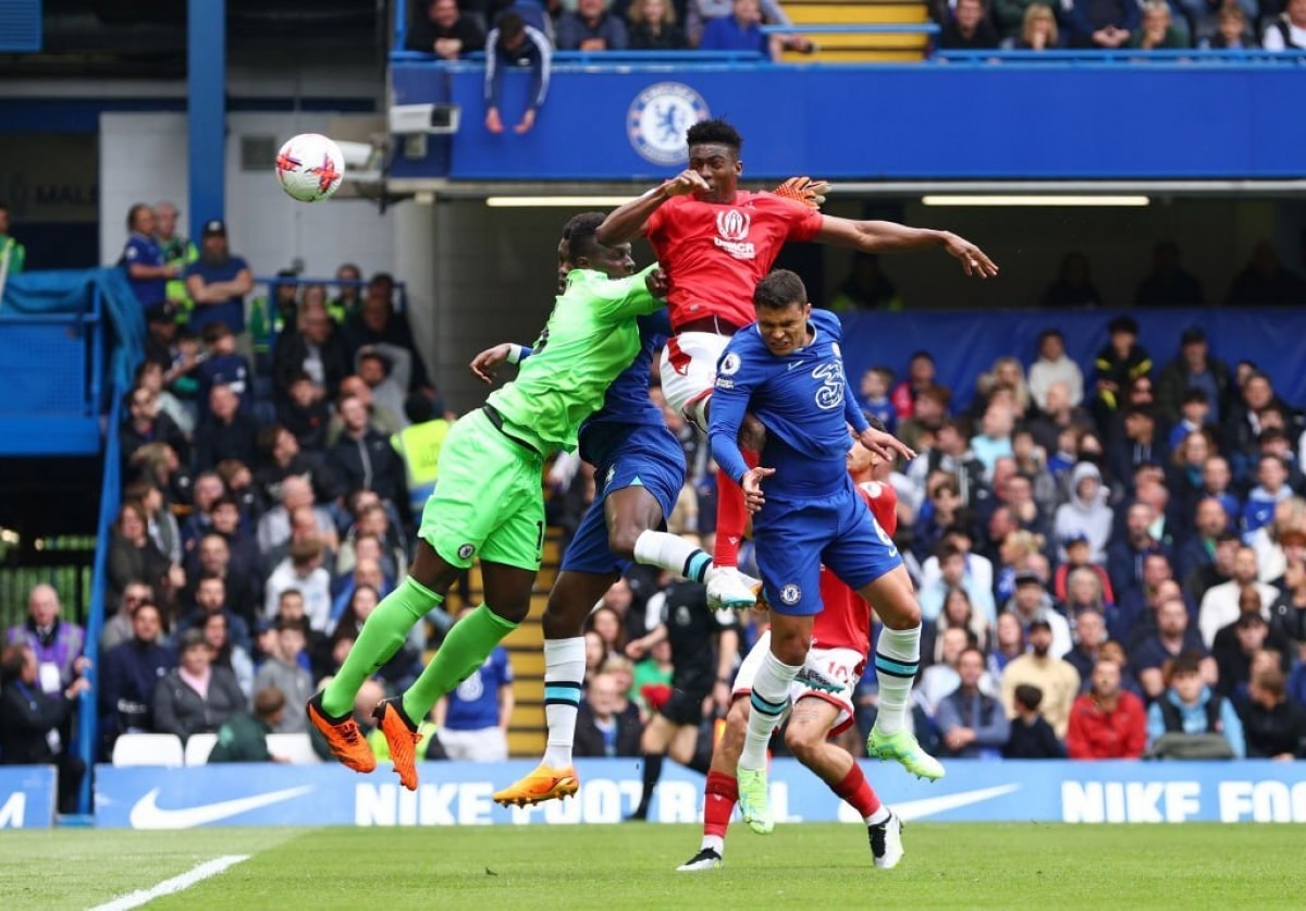 sterling toa sang chelsea van mat diem ngay tren san nha hinh 1