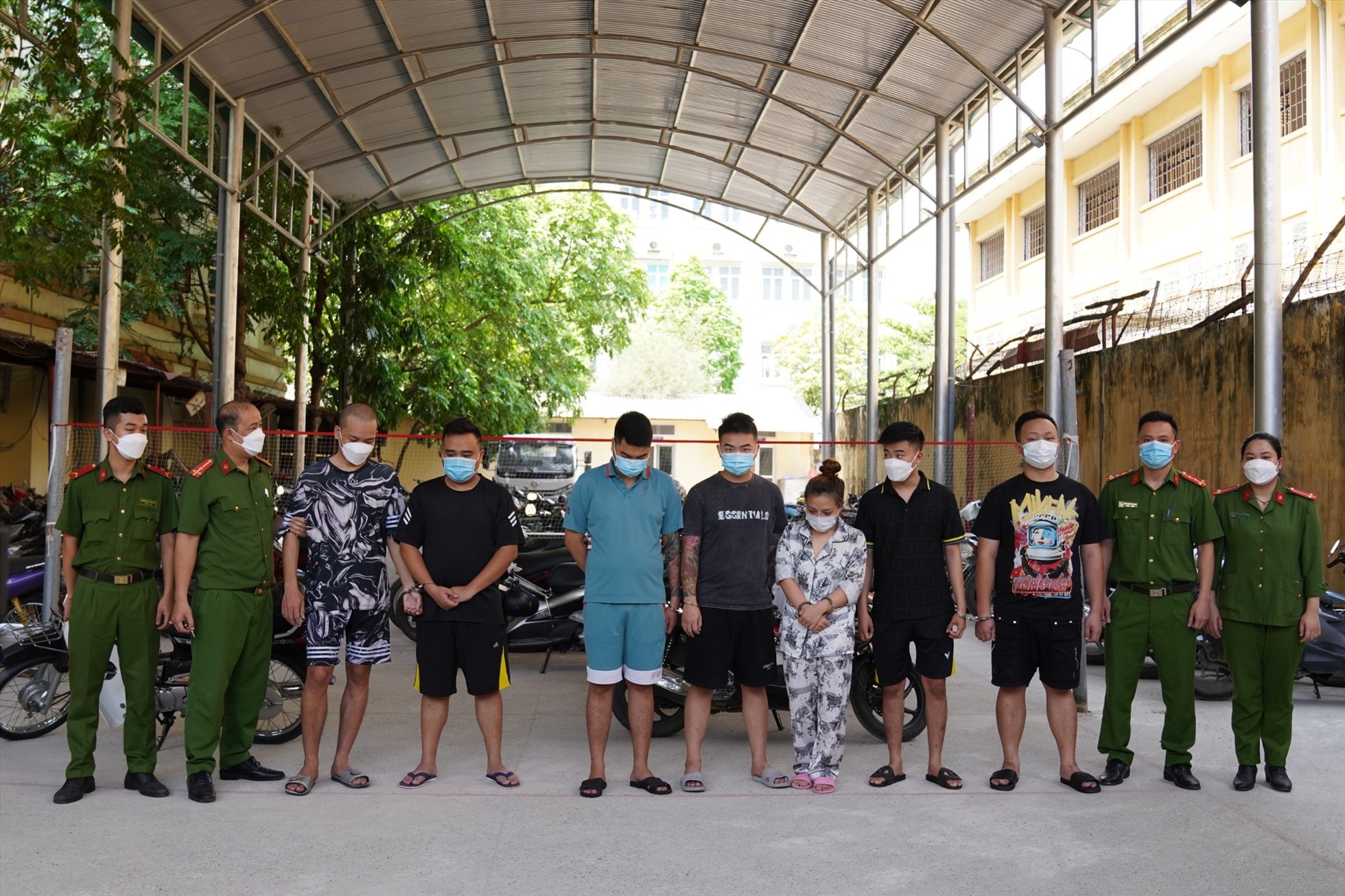 hoa binh to chuc sinh nhat bang ma tuy nhom thanh nien bi bat hinh 1