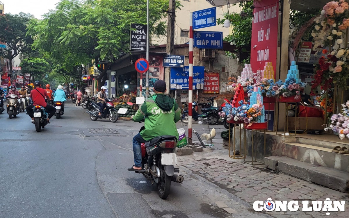 tai xe xe om cong nghe nguy co bi khoa tai khoan vinh vien van vi pham luat giao thong hinh 4