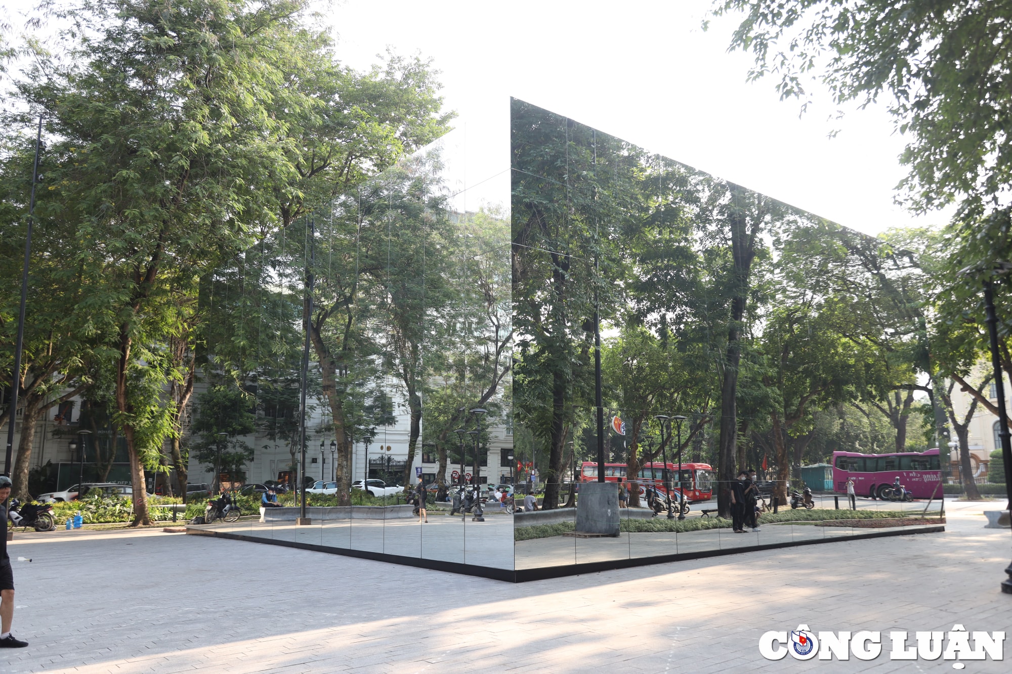 nha kinh guong doc dao tai trien lam kien truc top 10 awards pavilion hinh 2