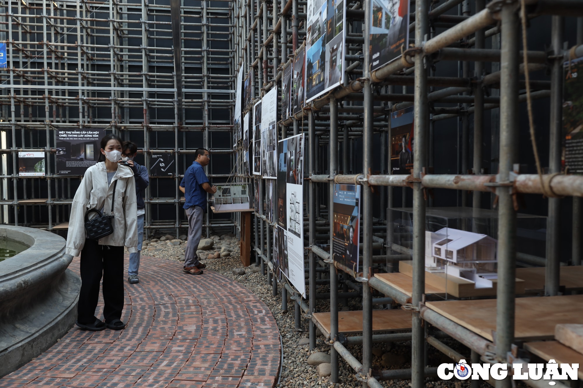 nha kinh guong doc dao tai trien lam kien truc top 10 awards pavilion hinh 5