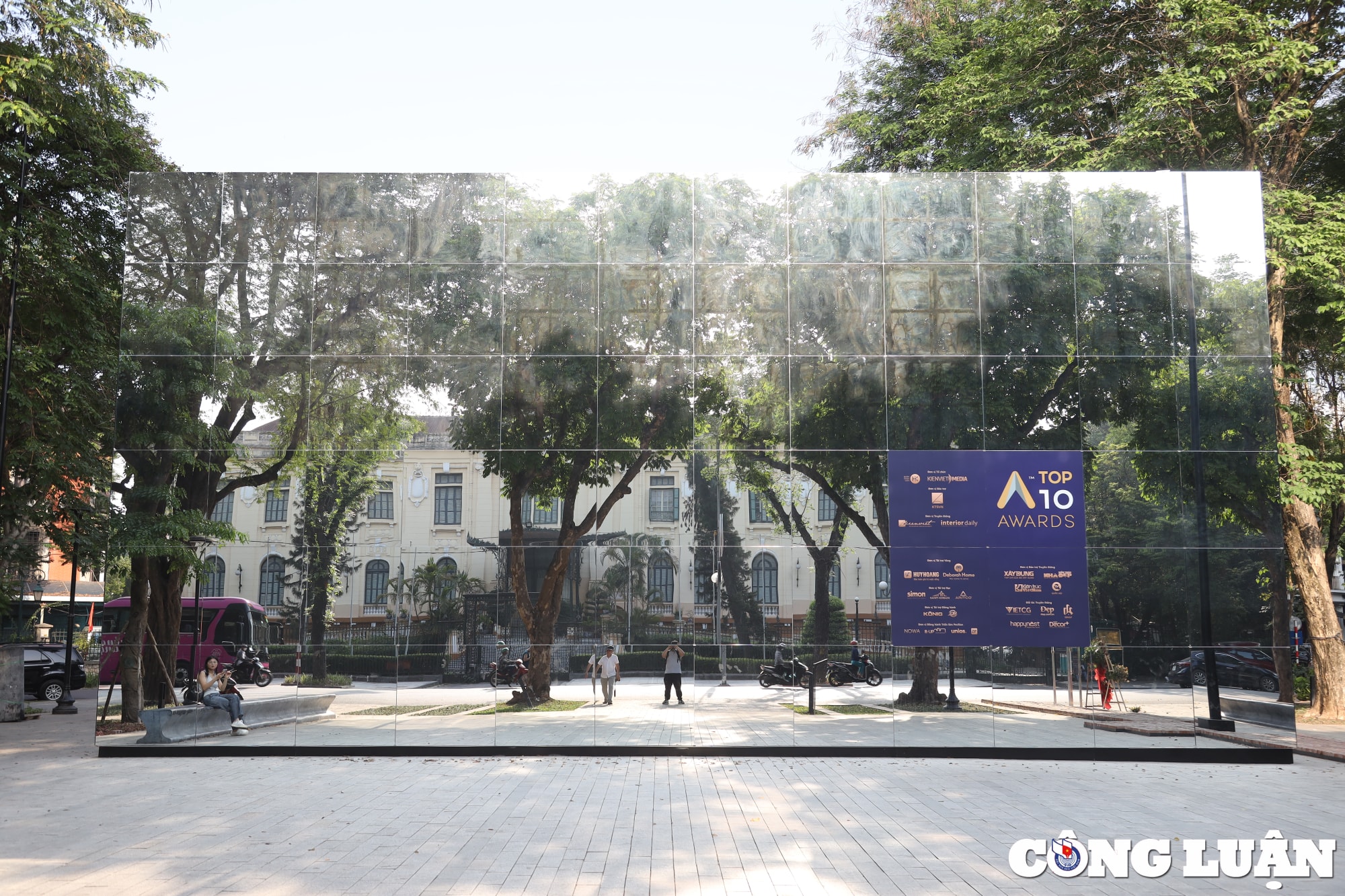 nha kinh guong doc dao tai trien lam kien truc top 10 awards pavilion hinh 1
