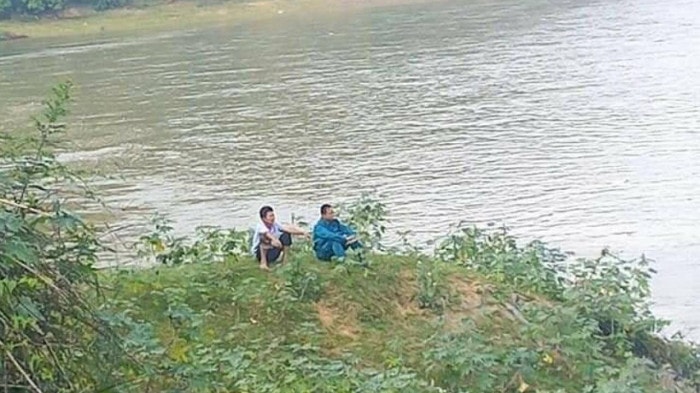 nghe an ra song tam mat hai anh em ruot duoi nuoc thuong tam hinh 1