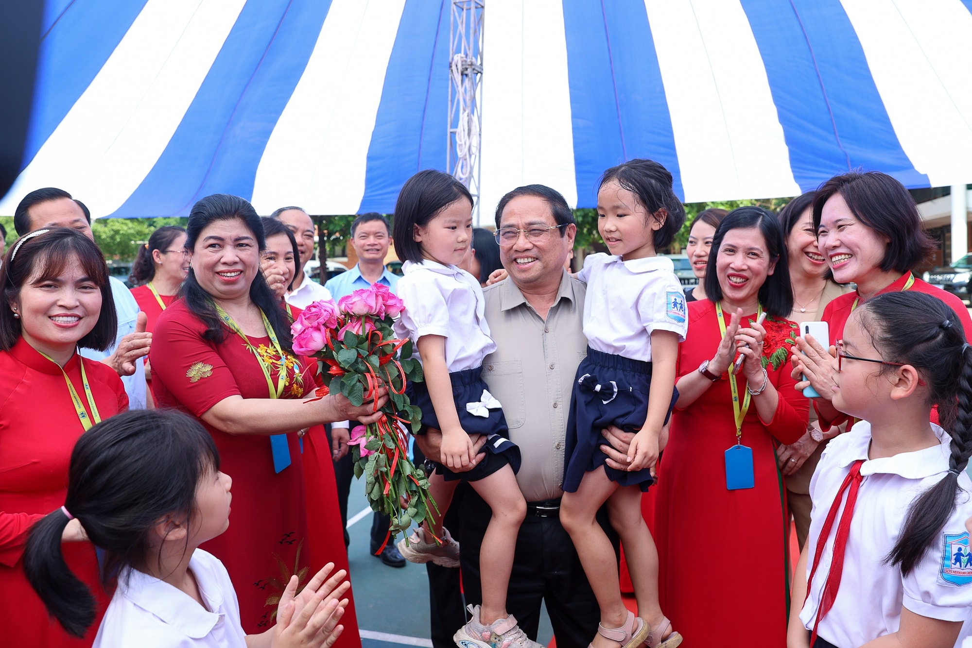 khuyen khich truyen cam hung de cac em mo coi khuyet tat tu tin ban linh tu cuong vuon len hinh 1