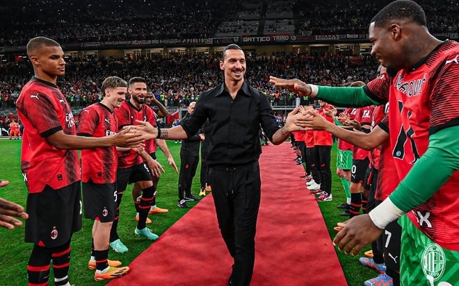 ibrahimovic giai nghe trong nuoc mat hinh 1