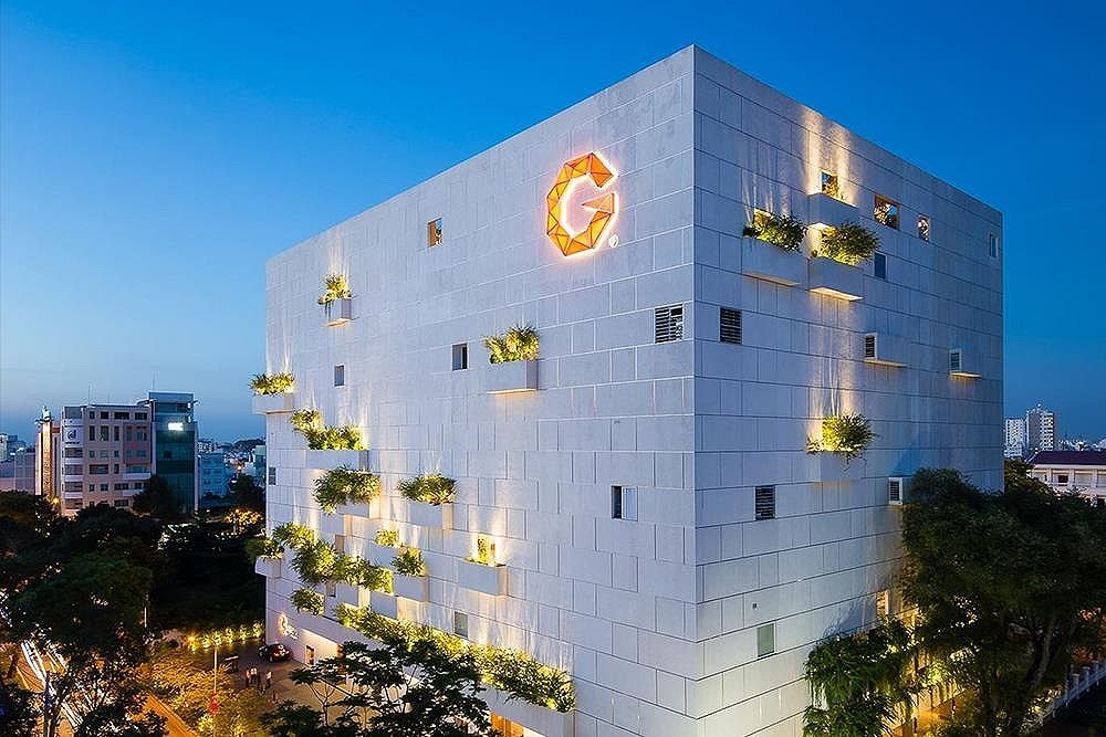 so huu gem center tai vi tri dac dia nhat quan 1 in hospitality do ai chi phoi dieu hanh hinh 1