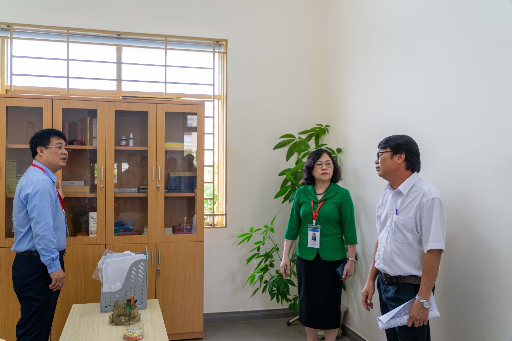 thu truong ngo thi minh thi sinh can tim hieu ky nhung vat dung duoc phep mang vao phong thi hinh 1