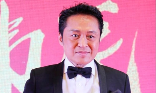 ma canh dao bi che tham hoa khi dong vai la dong tan o tuoi 61 hinh 3