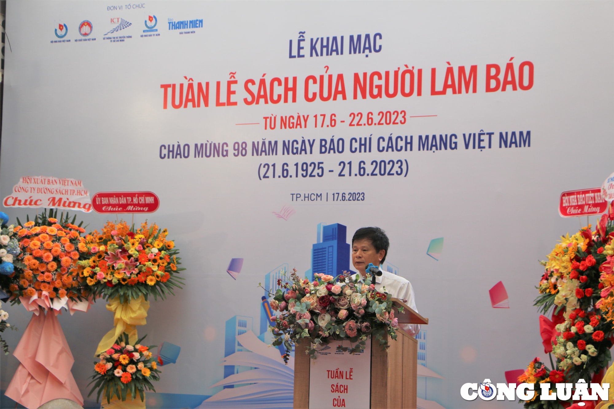 khai mac tuan le sach cua nguoi lam bao tai tp hcm hinh 2