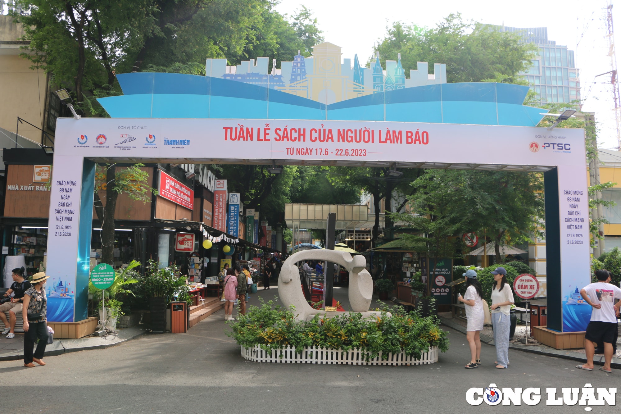 khai mac tuan le sach cua nguoi lam bao tai tp hcm hinh 3