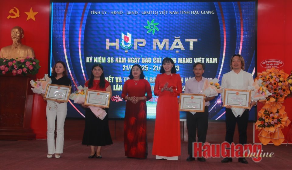hau giang trao giai cho cac tac pham dat giai bao chi tinh lan thu xix nam 2023 hinh 1