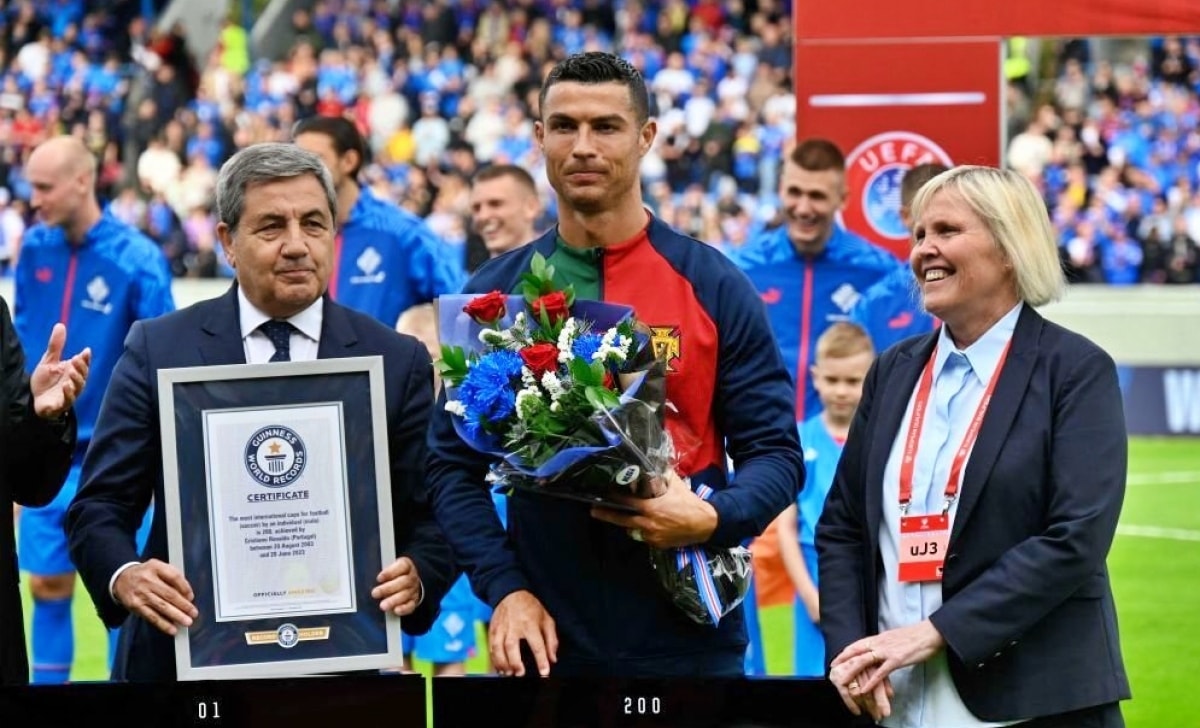 ronaldo toa sang doi tuyen bo dao nha danh bai iceland hinh 1